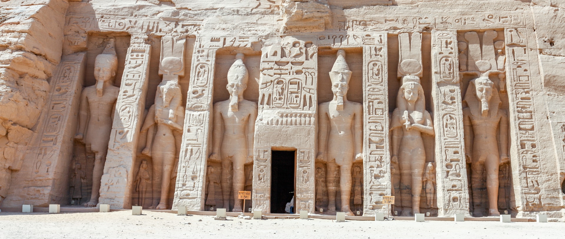 Храм царицы Нефертари в Абу Симбеле